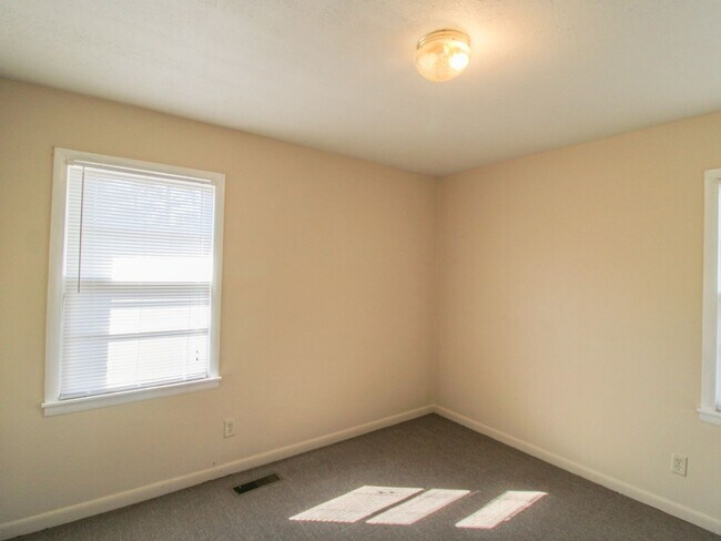 Building Photo - Nice brick home located on corner lot in Athens City!