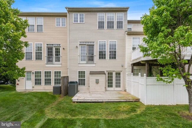 Building Photo - 1442 Pangbourne Way