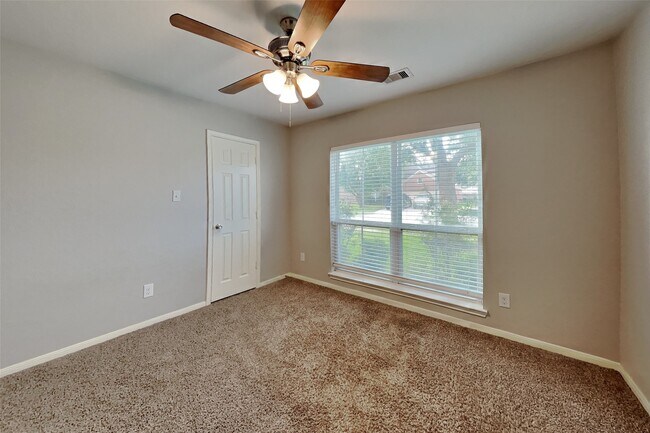 Building Photo - 6431 Hardwood Dale Way Dr