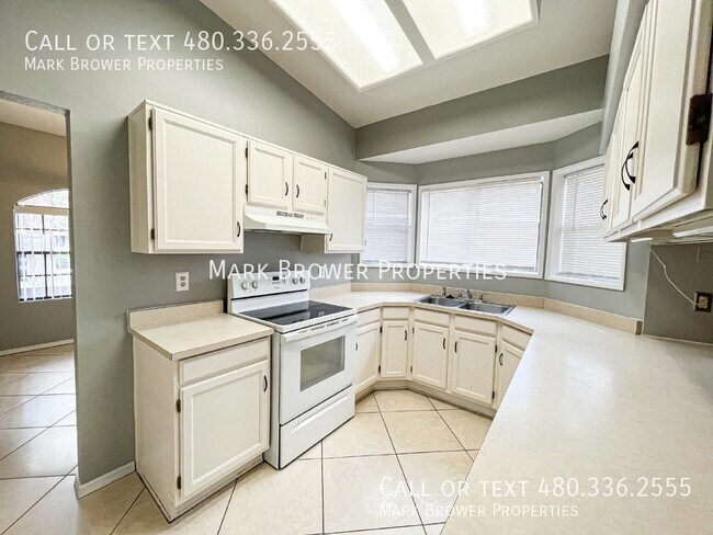 Building Photo - 938 E Lexington Ave