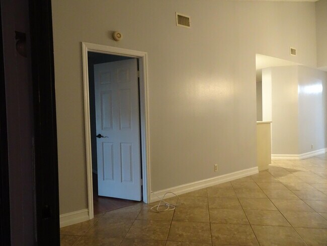 Building Photo - 12260 Sag Harbor Ct