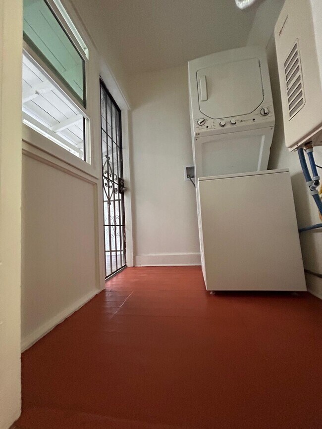 Building Photo - 958 2nd St