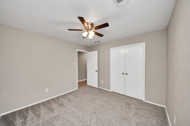 Building Photo - 826 Bandon Ln