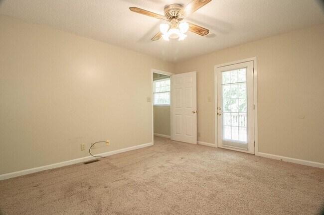 Building Photo - 3059 Woody Ln