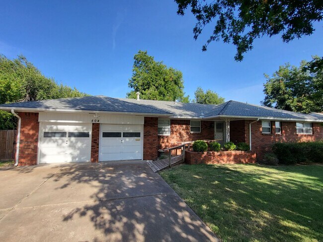 Building Photo - Remodeled 3 bedroom 2 bathroom house with 2 car garage and fenced yard