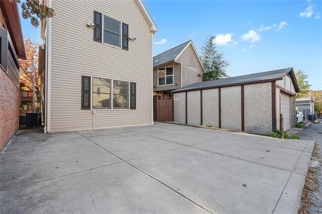 Building Photo - 715 Filbert St