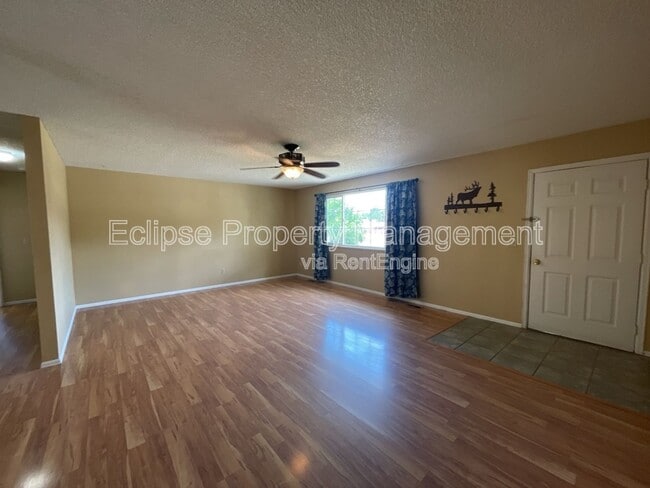 Building Photo - 626 Meadowood St