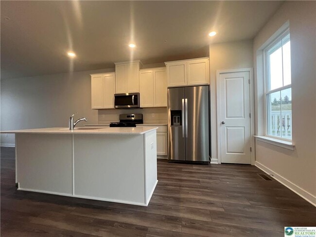 Building Photo - 7666 Clayton Ave