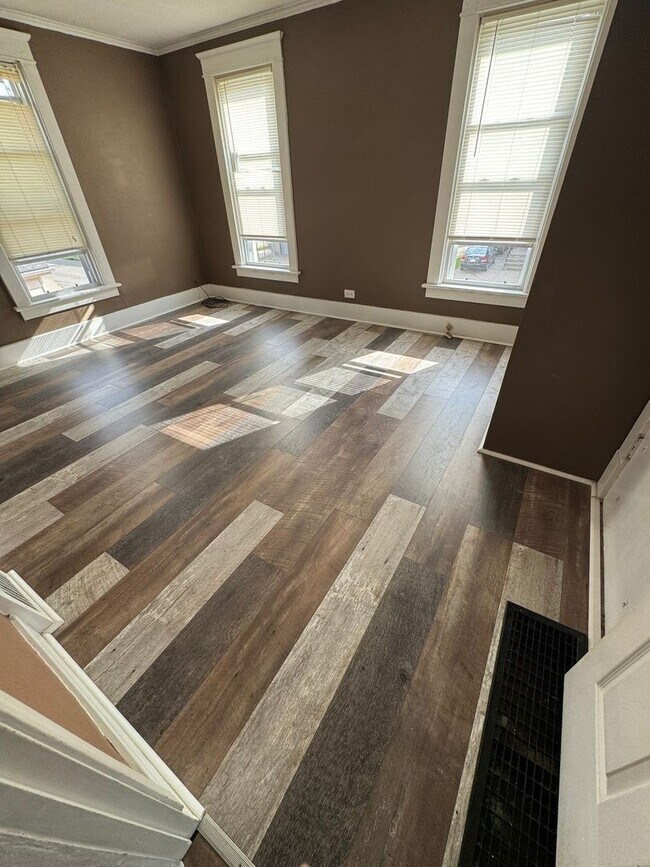 Building Photo - 416 Cascade St