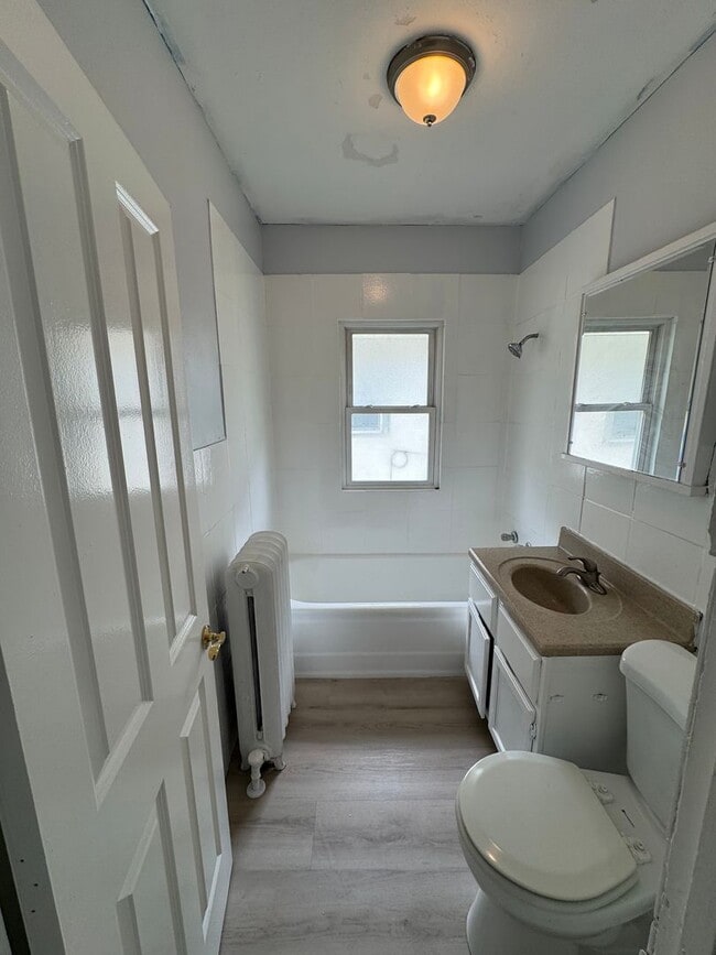 Building Photo - 1429-1431 Knox Ave N