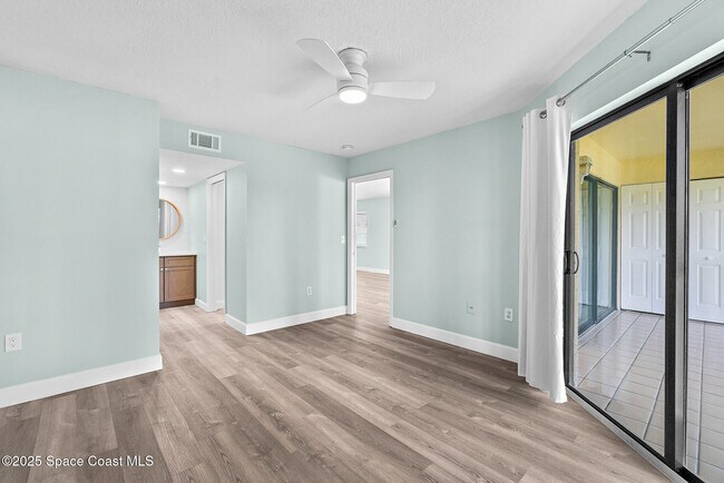 Building Photo - 551 S Brevard Ave