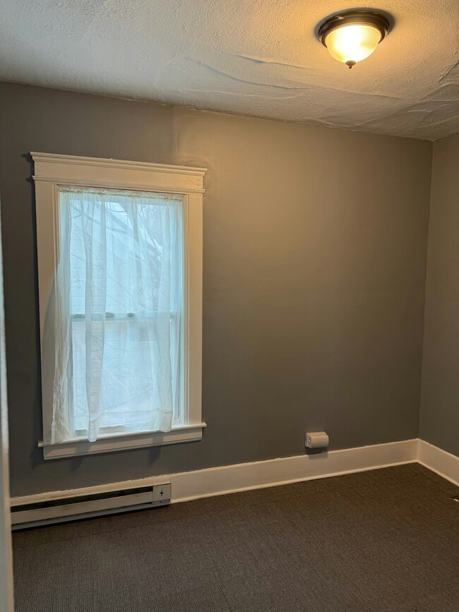 Building Photo - 318 Apple St