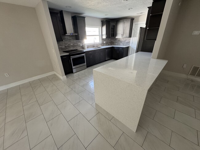 Building Photo - 3102 Shady Pine Ave