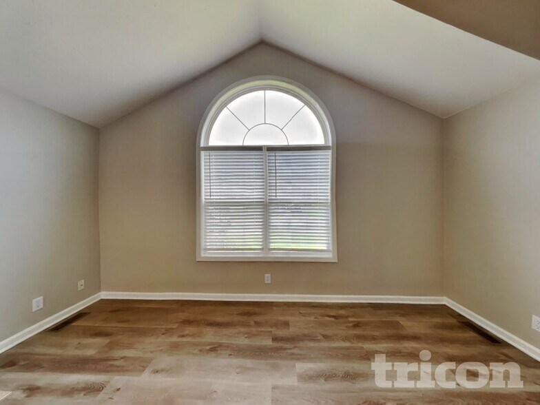 Building Photo - 1908 Sherman Court