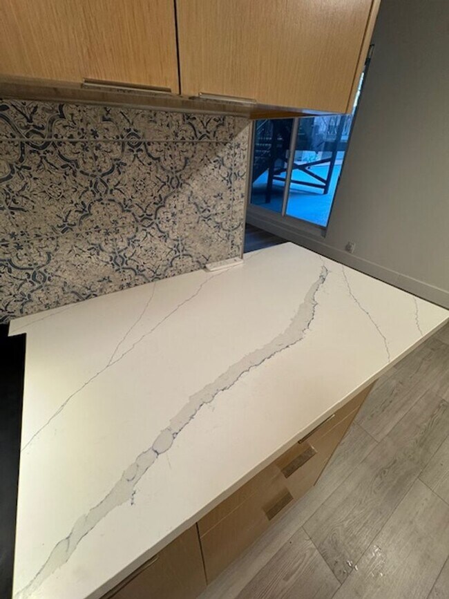 Building Photo - Modern Alamitos Beach 2 bedroom Condo plus...