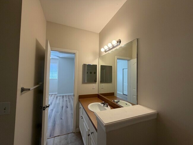 Building Photo - 2052 Alta Meadows Ln