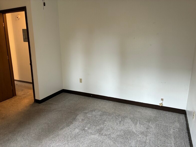 Building Photo - 615 Ginko Rd