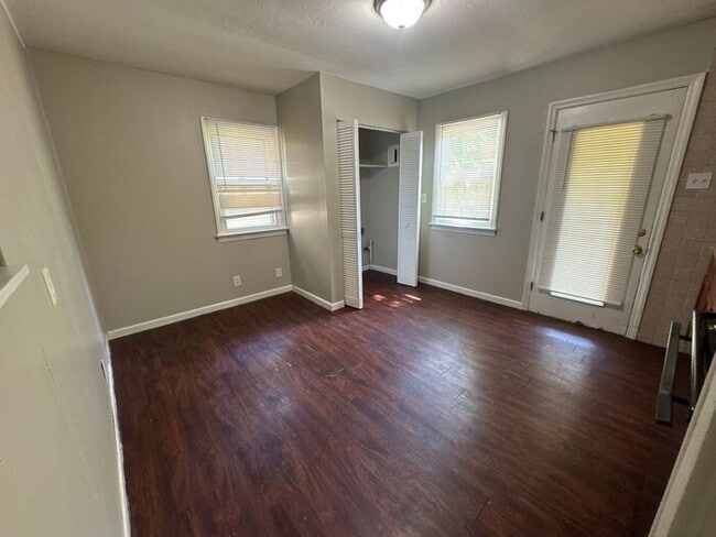 Building Photo - NICE 2BD/1BTH HOME
