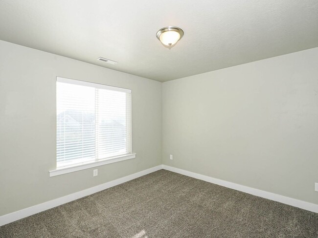 Building Photo - 4-bedroom, 2.5 bathroom Home
