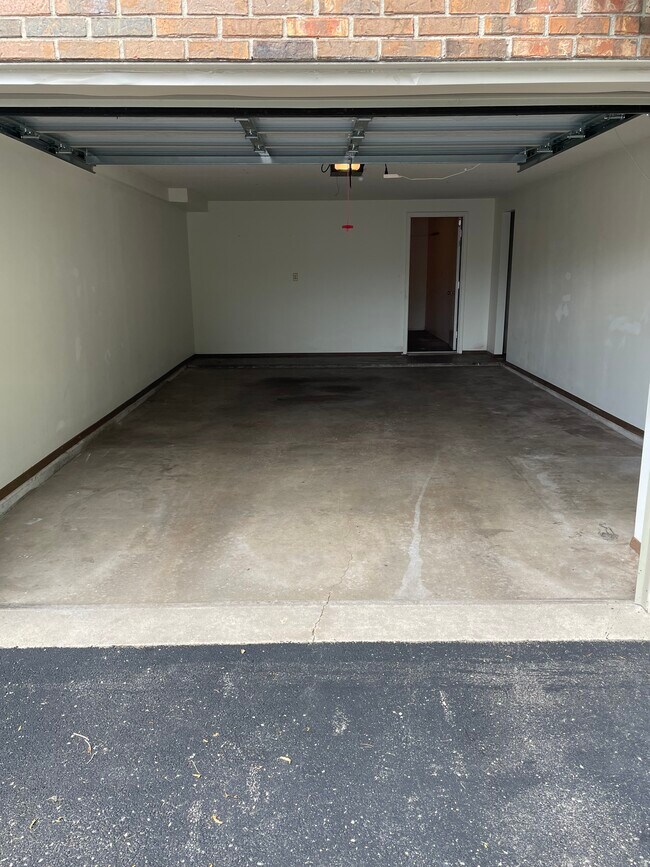 Building Photo - 5567 Whispering Way