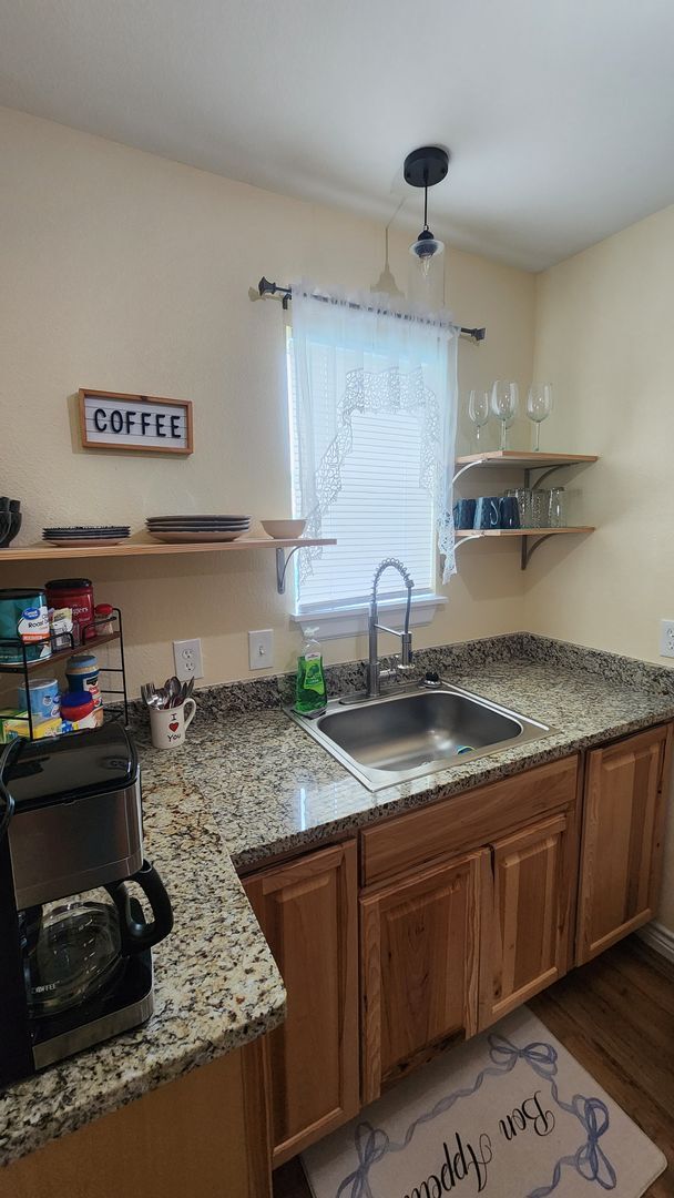 Building Photo - Welcome to the Cottage!