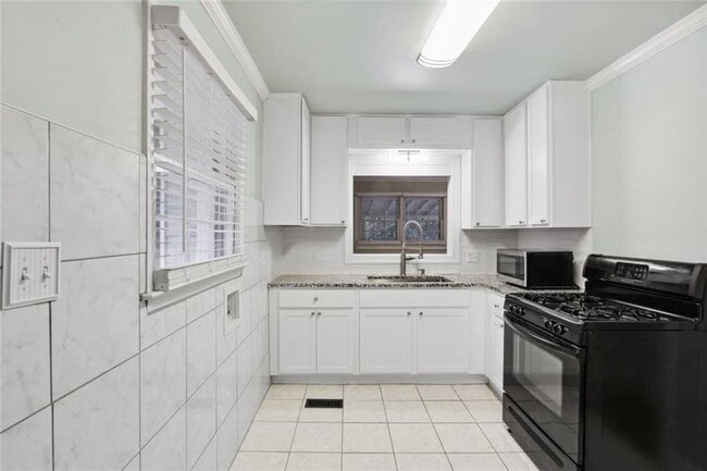 Building Photo - 2120 Meadowbrook Ln SE