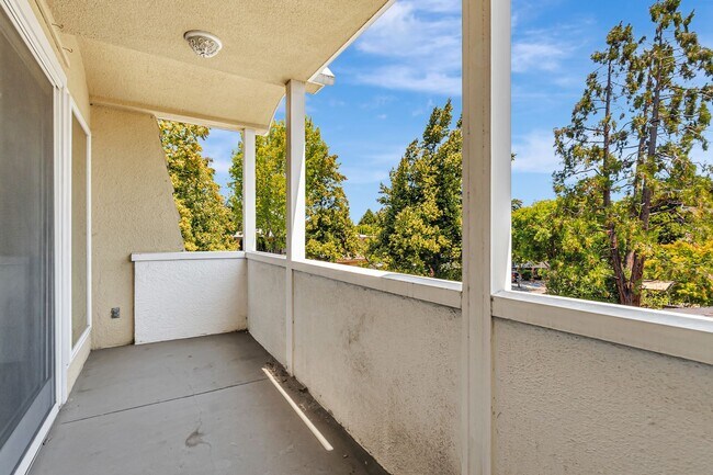 Building Photo - Top-Floor Corner Condo Near Downtown Palo Alto and Stanford