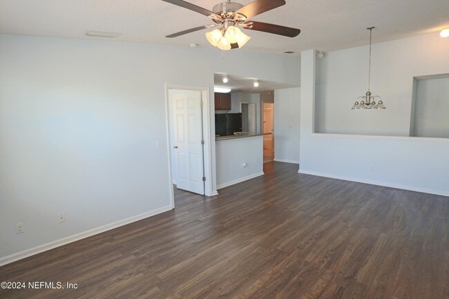 Building Photo - 914 Golden Lake Loop