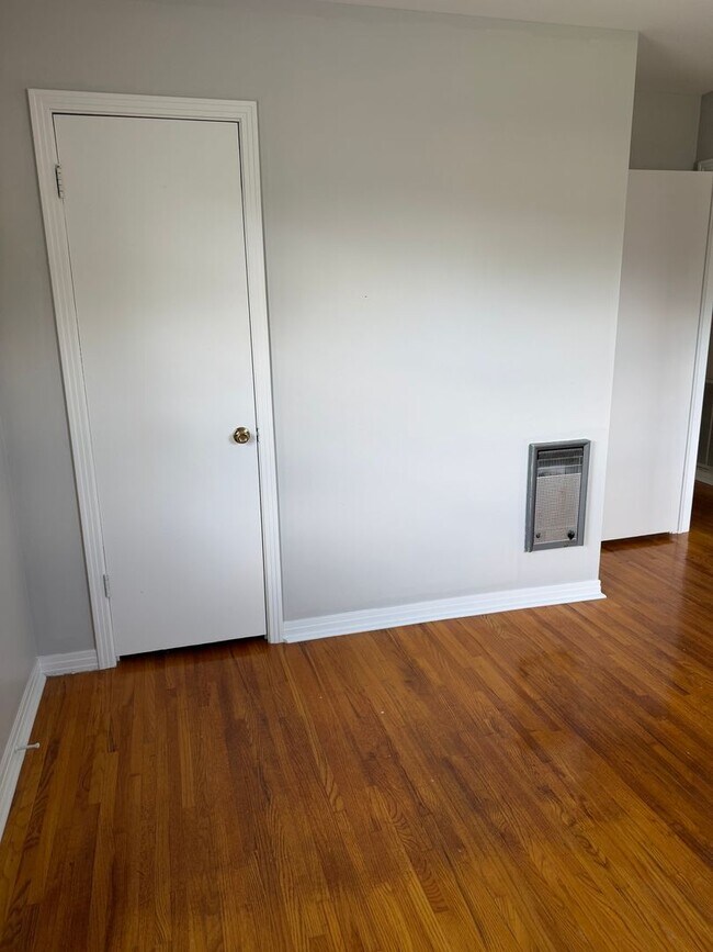 Building Photo - Charming 3-bedroom,1-bath home w/Detached garage for rent in Springfield, Tennessee.