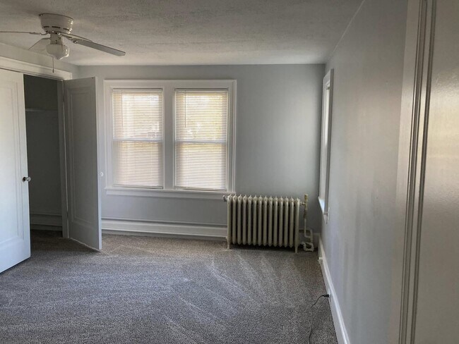 Building Photo - White House Apartments