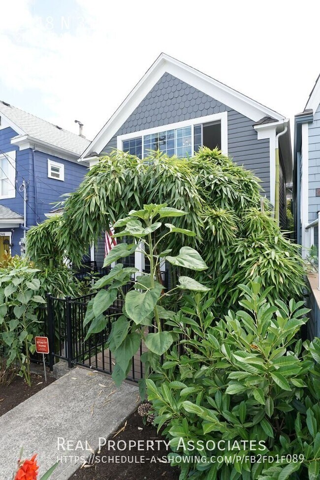 Building Photo - 2418 N 31st St