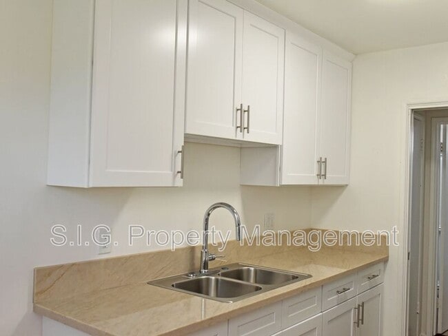 Building Photo - 5637 Strohm Ave