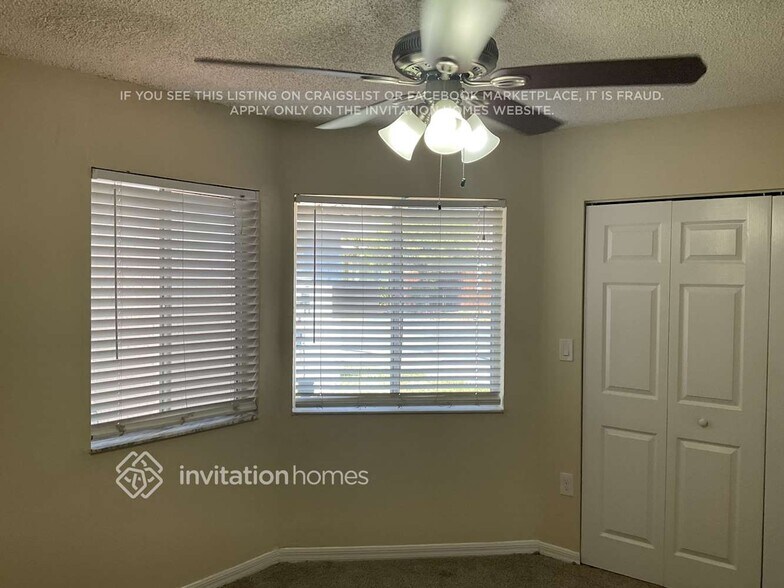 Building Photo - 1906 SW 123rd Ave