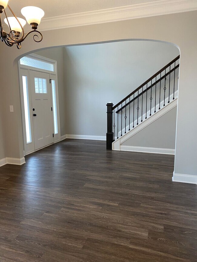 Building Photo - Spacious 5-Bedroom Home with Open Foyer - Move-In Ready! **Close to Fort Gordon, Hospitals, and I...