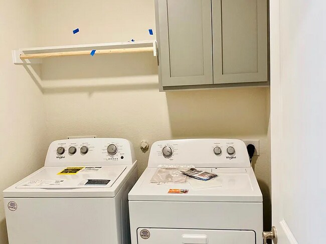 Building Photo - 2205 Elena Dr