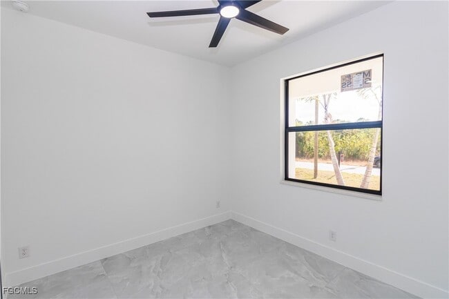 Building Photo - 843 Duplex St E