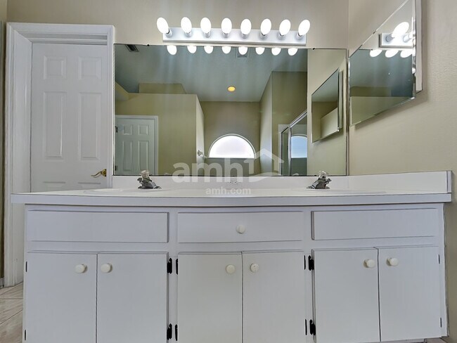 Building Photo - 13401 Sunvale Place