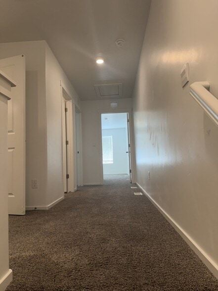 Building Photo - 1545 S 3740 E