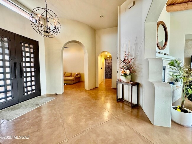 Building Photo - 11096 N Pusch Ridge View Pl