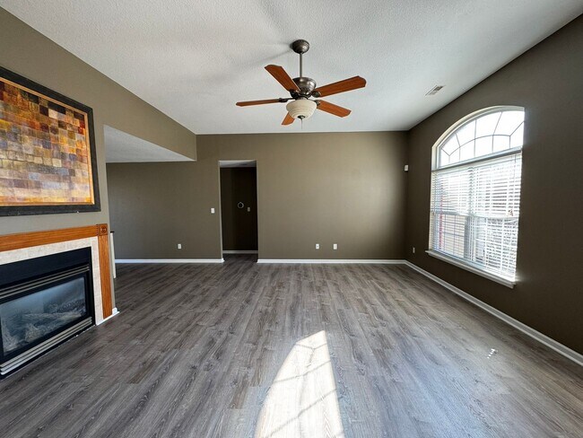 Building Photo - 2603 Oakfield Dr