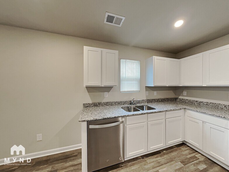 Building Photo - 352 Indian Lake Trail