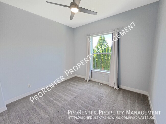 Building Photo - 1308 E Maple Way
