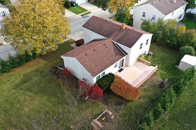 Building Photo - 1327 Larchmont Dr