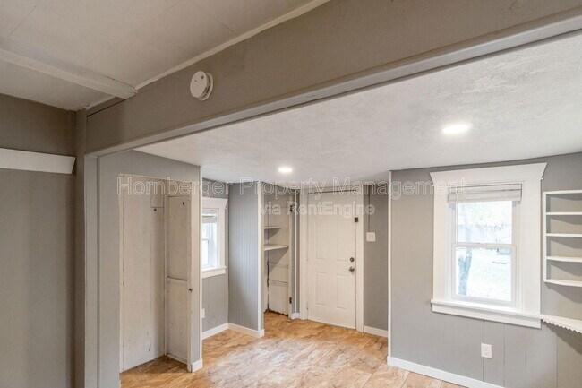 Building Photo - 410 E 8th Ave