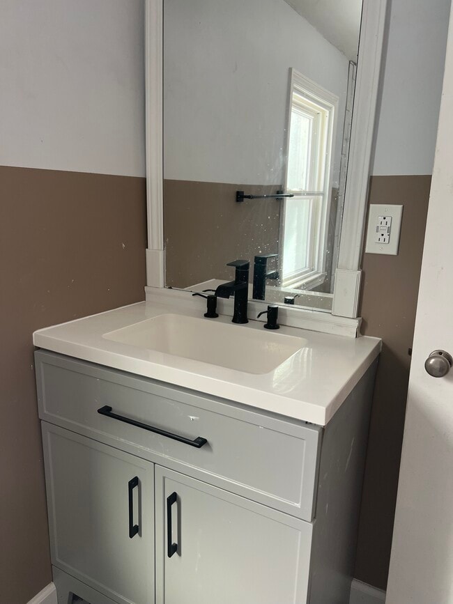 Building Photo - 1264 Brainard Rd