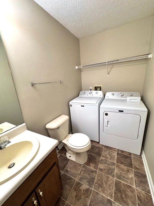 Building Photo - 336 Candlebrook Dr