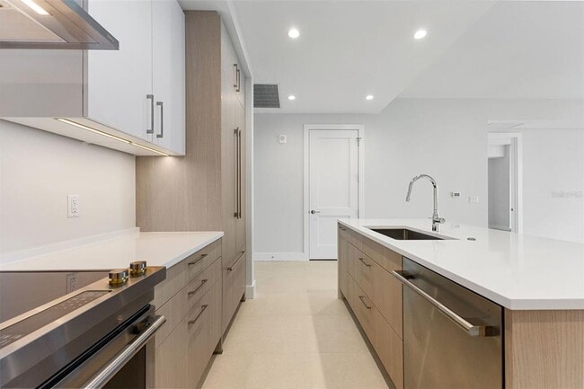 Building Photo - 275 1st Ave S