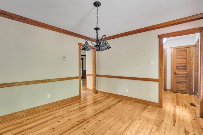 Building Photo - 3 Bedroom Cape in Brandermill!