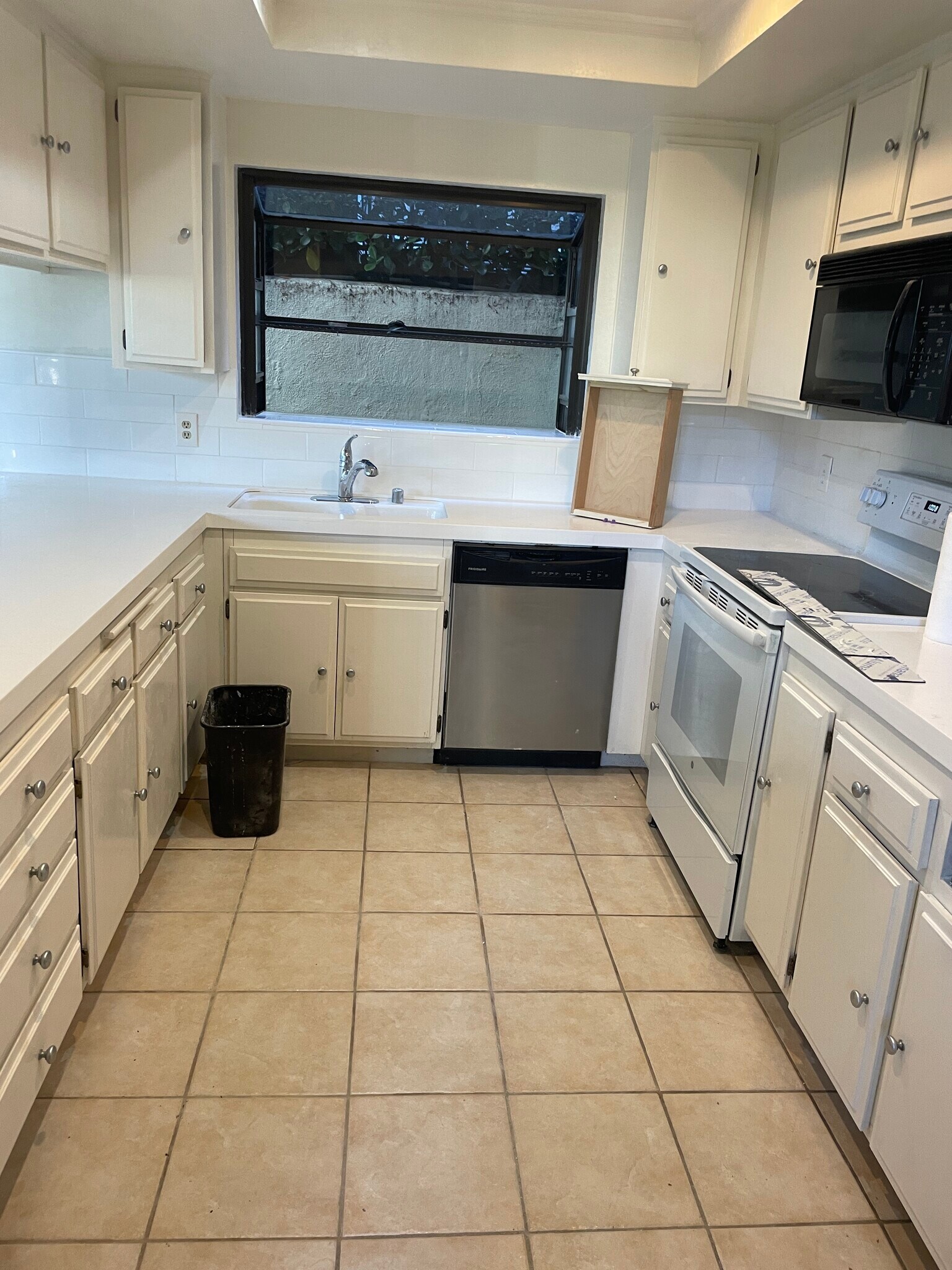 Building Photo - 7537 Jerez Ct