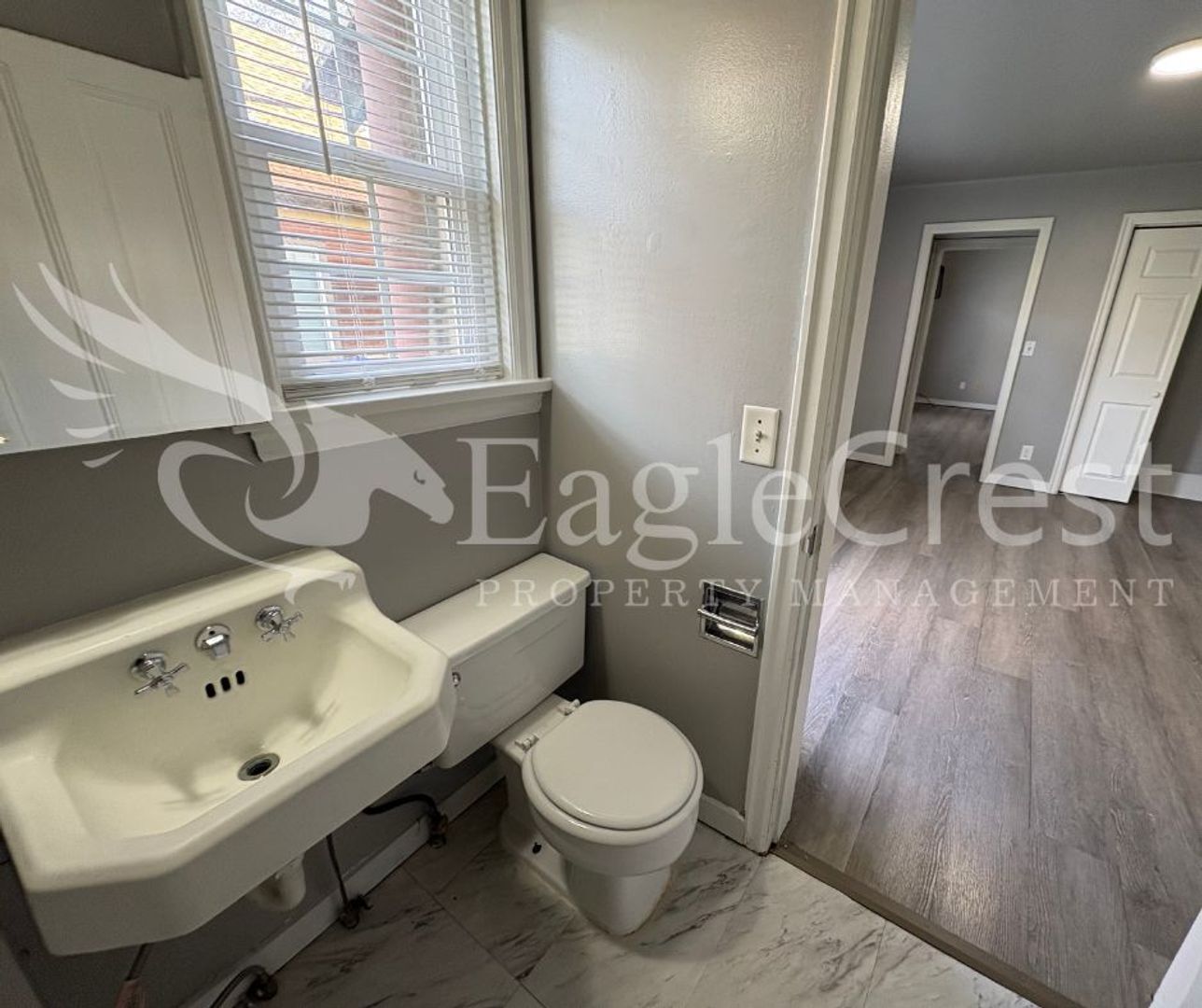 Building Photo - 401SUMACH